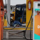 El cuerpo de Darwin Javier Sánchez Pilay quedó junto a su tricimoto.