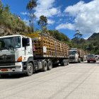 Está en tránsito y cerca de llegar a la capital azuaya un convoy de camiones con el carburante.