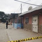 En la misma cuadra, cuatro horas antes delincuentes se metieron a una casa y mataron a un hombre.