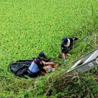 El cuerpo estaba en una zanja a unos dos metros de distancia de la carretera.
