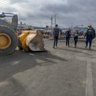 Apenas se anunció que se suspendía el paro se empezaron a limpiar las 20 vías bloqueadas en Ambato.