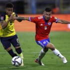 Byron Castillo (i) fue investigado por la FIFA, tras una denuncia de Chile, por supuesta irregularidad en su documentación.