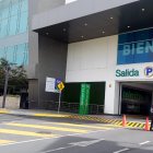 Los antisociales habrían ingresado al centro comercial para cometer el robo.