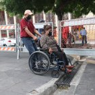 ENTREVISTA CON DOS PERSONAS EN SILLA DE RUEDA QUIENE DE QUEJAN QUE EL ESPACIO PUBLICO ES INCLUSIVO ES IRRESPETADO PERIODISTA : MARTHA TORRES FECHA : 28/06/2022 Agencia (ag-extra)
