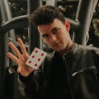 Prema Delpi  sintió pasión por la magia desde que era un niño.  También es actor.