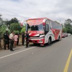 La víctima fue asesinada en el asiento de un bus.