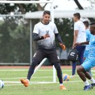 Rubén Escobar tiene contrato con 9 de Octubre hasta diciembre de 2022.