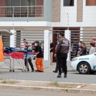 Allegados a la víctima arribaron al lugar, para indagar qué sucedió.