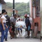 En el suburbio hallaron un cuerpo embalado en el manglar