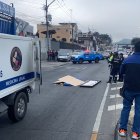 El cadáver del hombre quedó tendido sobre el asfalto. Miembros de medicina legal de la CTE llegaron hasta el sito para realizar el levantamiento.