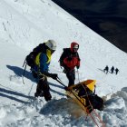 La inestabilidad de la nieve volvió peligroso el operativo.