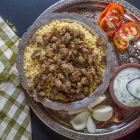 La mayoría de los platos lleva ternera o cordero.