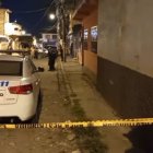 Las balas impactaron en la pierna, en el tórax y en la cabeza, mientras que la novia de la víctima recibió tres balazos en su brazo izquierdo.