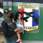 Autoridades panameñas interceptaron a la madre con la menor.