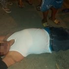 El hombre tenía sujetas las manos y pies con cinta de embalaje.