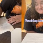 Momento en que la joven, de 18 años, firma el contrato.