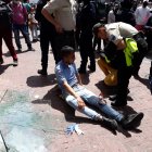 El extranjero corrió cuando vio a los agentes y se estampó contra un escaparate.