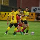 El Ídolo del astillero se trajo el triunfo de Ambato, a pesar de que jugó con 10 futbolistas desde el minuto 24.