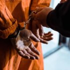 Arrestan a un hombre acusado de matar a una niña de 2 años en Bolivia