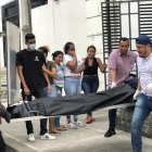 Los tiros se oyeron hasta el carretero. Personal de Medicina Legal levantó su cadáver.