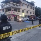 El hombre fue baleado dentro de su vehículo cuando llegaba a comprar en una panadería.