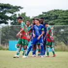 Sebastián Tarira (c) fue el central de la Sub 18 de Emelec que jugará en el equipo de primera.