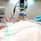 Despierta de un coma de dos años y acusa a su hermano de atacarla con machete