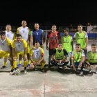 El representativo de Citop (amarillo y blanco) y el equipo Blanca Flor, dos animadores del torneo.