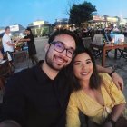 Su novia le donó un riñón y tras recuperarse él le 'adornó' la cabeza