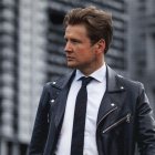 Alexander Acha, La aCADEMIA