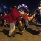 Integrantes del Grupo Folclórico Internacional Nueva Esperanza en una danza en homenaje al Divino Niño.