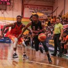 Barcelona (d) perdió ante Cracks del Norte por el apretado marcador de 88-85.