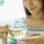 El agua de boldo ayuda a la digestión y depura el organismo.