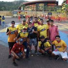 Hinchas de Barcelona desde Naranjal que llegaron para el partido ante 9 de Octubre.