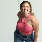 A la cantante y vocalista de Rewind le cuesta hablar en público, pero cuando se trata de cantar, nadie la para.