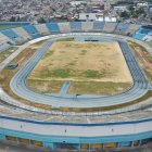 Así lucían la cancha y la pista atlética del estadio Modelo Alberto Spencer durante la gestión de Pierina Correa en Fedeguayas.