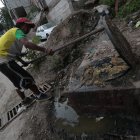 Los moradores tienen que, cada cierto tiempo, evacuar los residuos de las cajas porque estas se 'repletan'.