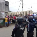 Aproximadamente 60 uniformados se mantienen en esta urbanización, ubicada al noroeste de Guayaquil.