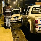 Los agentes revisaron el vehículo en que andaban las víctimas.