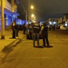 Agentes de Criminalística y de la Dinased recogen indicios que permitan dar con los responsables de esta atroz acción.