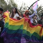 Arcoíris y tacones para conmemorar la igualdad en Quito