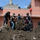 Todos echaron una manito para ayudar a retirar los escombros de las viviendas afectadas en Santa Clara del Común.