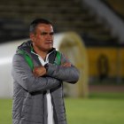 Goevanny Cumbicus, estratega de Mushuc Runa, recibió un mensaje en su celular antes de medir a Vargas Torres.