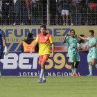 Danny Luna, en el último minuto de descuento, marcó el 1-1 en el Superclásico jugado esta tarde en el estadio Gonzalo Pozo.