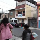 En esta casa de dos pisos funcionaba la clínica que la tarde de ayer fue clausurada.