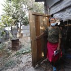 La esmeraldeña Benis Mantilla tiene su casita en el Paraíso de la Flor, su anhelo es levantar una con paredes de cemento y mudarse.