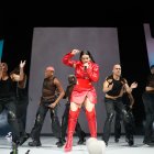 En Twitter e Instagram con un avance de 20 segundos del videoclip que causó furor en redes sociales.