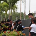 Los deudos llegaron a la morgue para retirar los cadáveres.