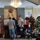 El cuerpo de Delgado fue retirado de la morgue entre aplausos y llevado al sitio donde se lo velaría.