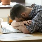 Científicos hallan la razón por la que el esfuerzo mental agota físicamente